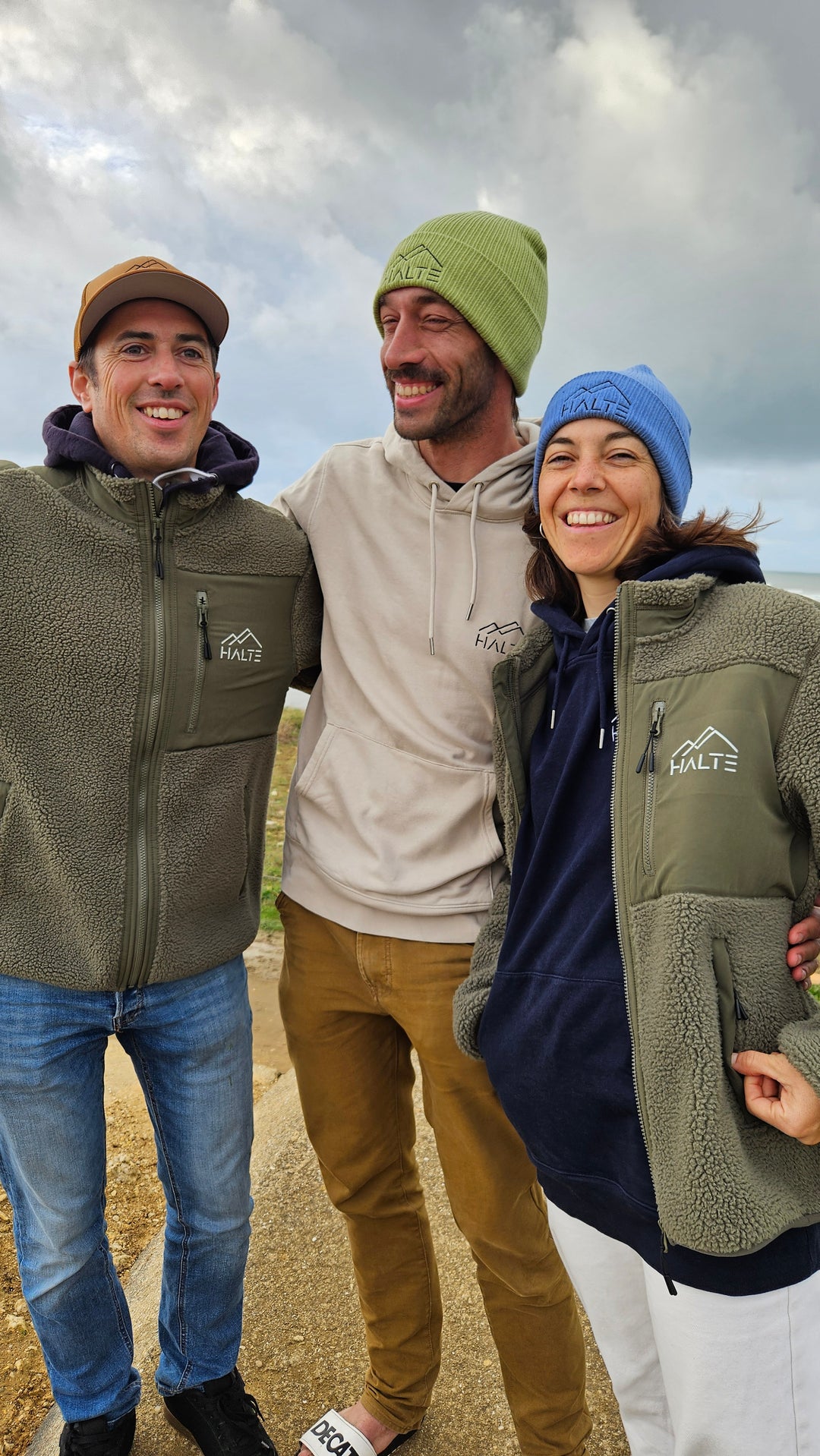 Bonnet côtelé bio brodé noir