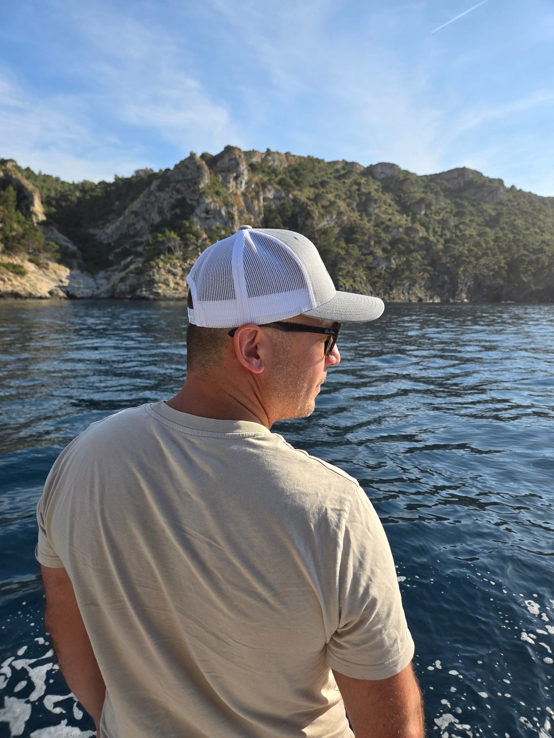 Casquette trucker à broderie noire (réglable)