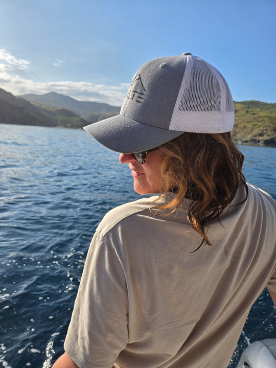 Casquette trucker à broderie noire (réglable)